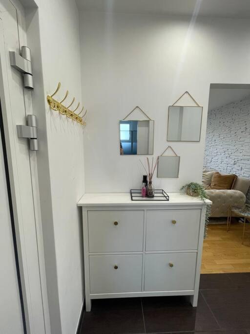 Moderne Wohnung In Der Naehe Vom Parndorf Outlet! Bruckneudorf Exteriör bild