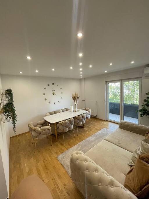Moderne Wohnung In Der Naehe Vom Parndorf Outlet! Bruckneudorf Exteriör bild