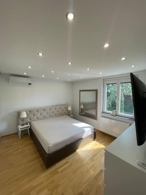 Moderne Wohnung In Der Naehe Vom Parndorf Outlet! Bruckneudorf Exteriör bild